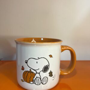 Taza SNOOPY ojitas y calabaza hello pum......