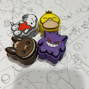 Pack 4 Juguetes Antiestrés Clicker Sensoriales Pokemon y Snoopy – Fidget Toys para Niños y Adultos