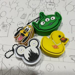 Pack 4 Juguetes Antiestrés Clicker Sensoriales Disney– Fidget Toys para Niños y Adultos