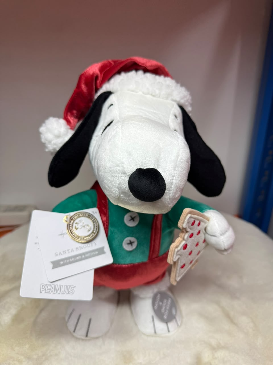 Peluche Snoopy Hallmark vestido de Santa con galleta, sonido y movimiento, 30 cm aprox